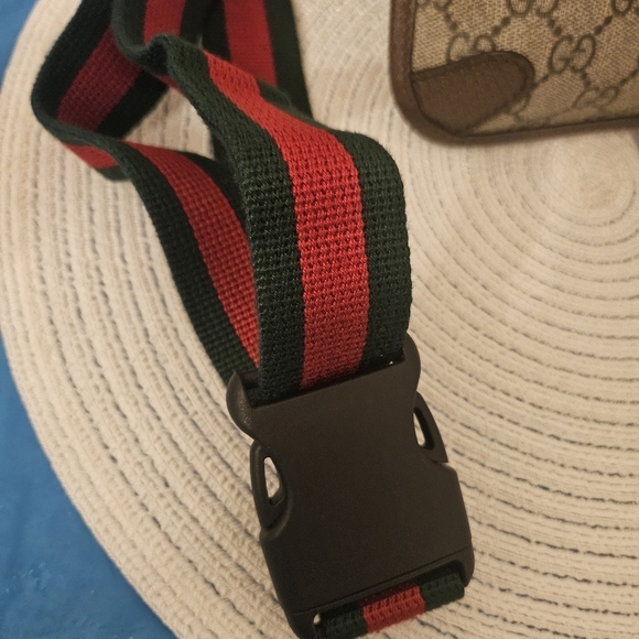 Sold.                         Gucci GG Supreme Belt Bag – Beige/Brown - Picture 4 of 9